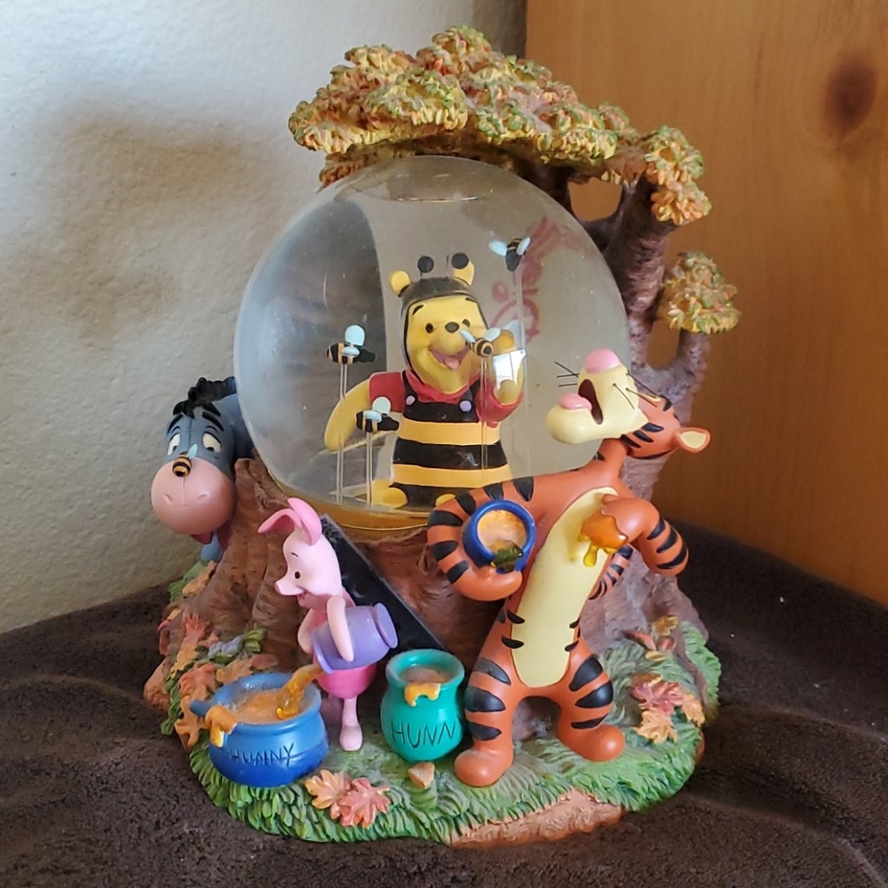 Winnie the Pooh Musical Snow Globe